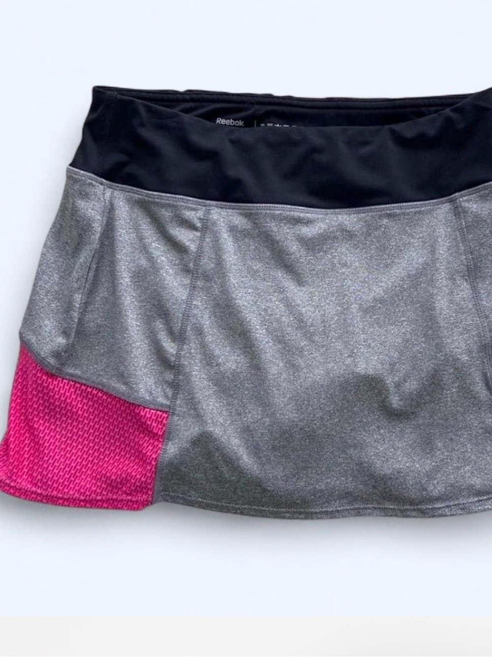 Reebok Womens Skort Skirt size S Short Gray Pink Gym Tennis Workout Active Pleat